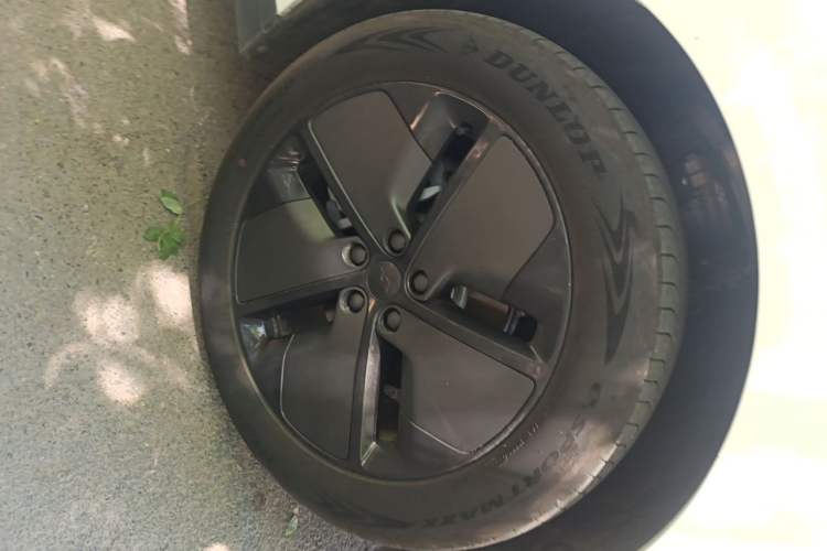 Used Li Auto i6 2025 Model Two-Wheel-Drive Standard Type Right Front Wheel Hub