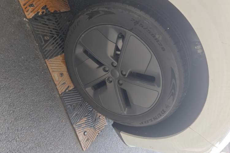 Used Li Auto i6 2025 Model Two-Wheel-Drive Standard Type Right Front Wheel Hub