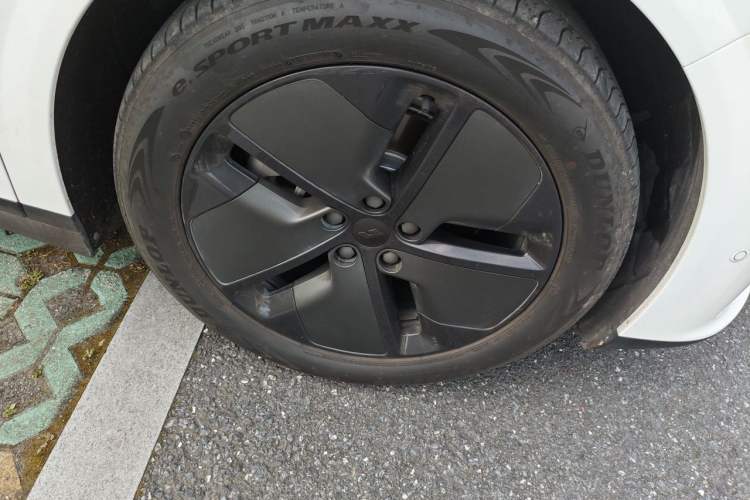 Used Li Auto i6 2025 Model Two-Wheel-Drive Standard Type Right Front Wheel Hub