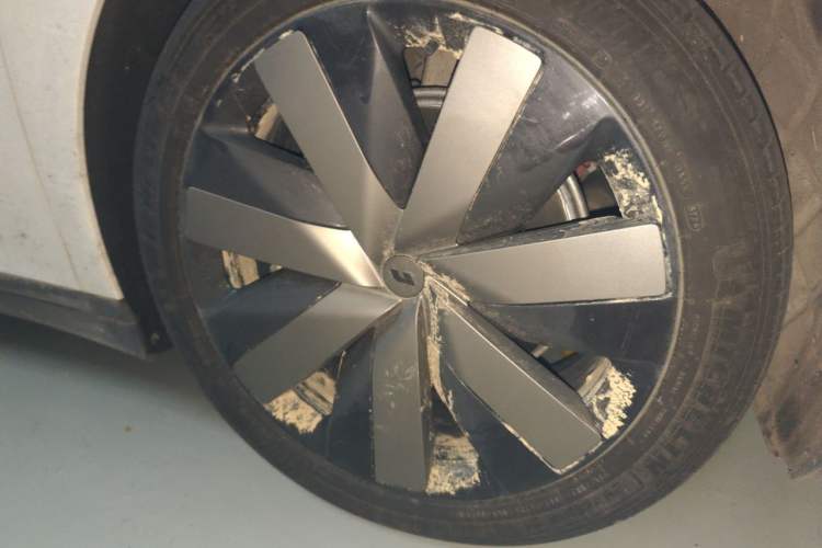 Used Li Auto i6 2025 Model Four-Wheel-Drive Standard Type Right Front Wheel Hub