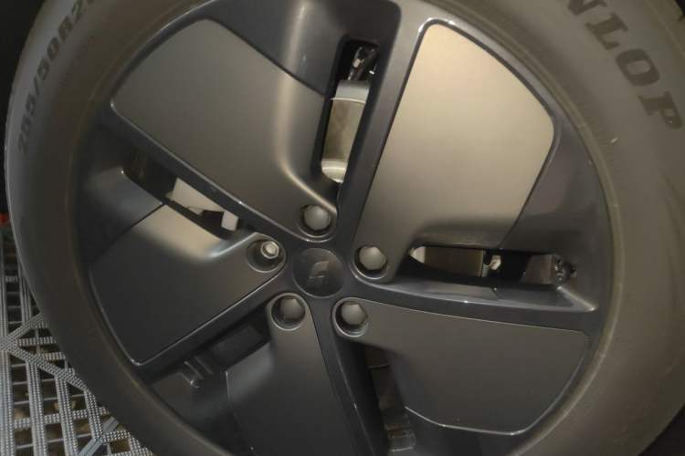 Used Li Auto i6 2025 Model Two-Wheel-Drive Standard Type Right Front Wheel Hub