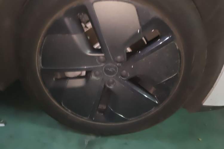 Used Li Auto i6 2025 Model Two-Wheel-Drive Standard Type Right Front Wheel Hub