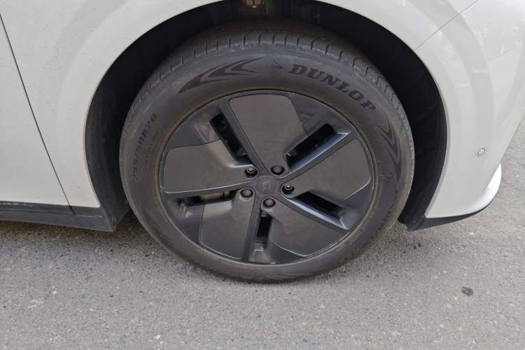 Used Li Auto i6 2025 Model Two-Wheel-Drive Standard Type Right Front Wheel Hub