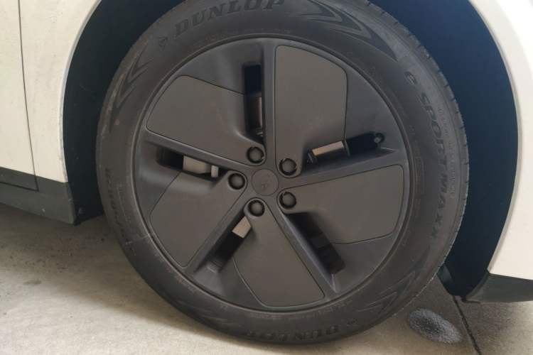 Used Li Auto i6 2025 Model Two-Wheel-Drive Standard Type Right Front Wheel Hub