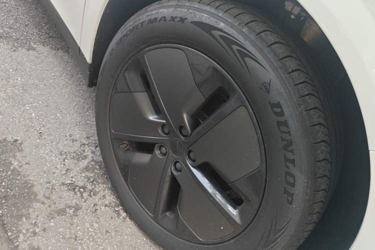 Used Li Auto i6 2025 Model Two-Wheel-Drive Standard Type Right Front Wheel Hub