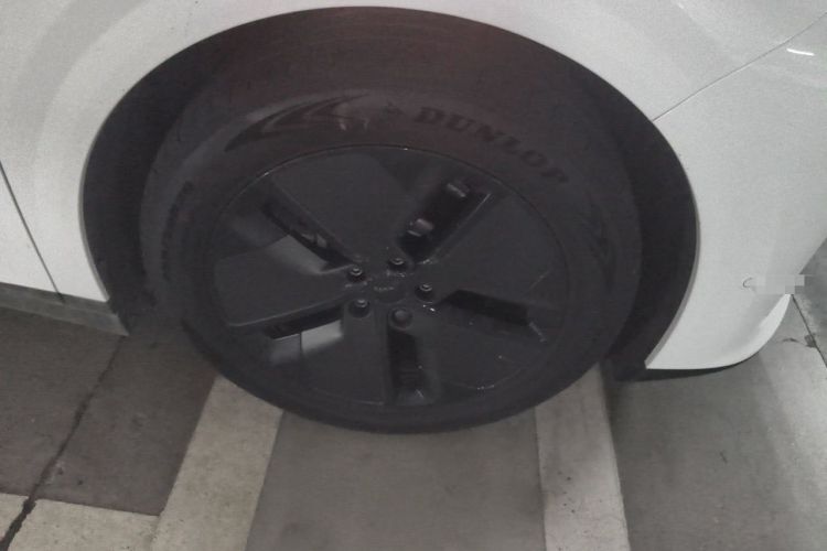 Used Li Auto i6 2025 Model Two-Wheel-Drive Standard Type Right Front Wheel Hub