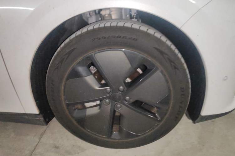 Used Li Auto i6 2025 Model Two-Wheel-Drive Standard Type Right Front Wheel Hub