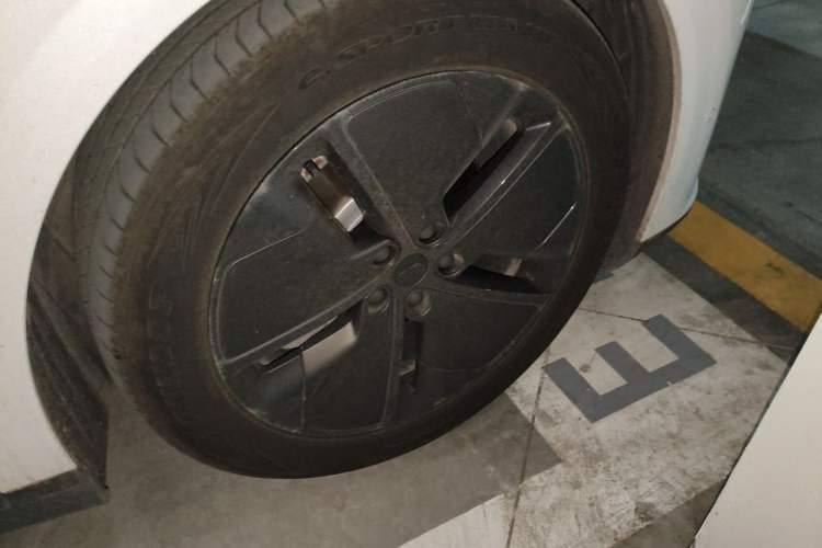 Used Li Auto i6 2025 Model Two-Wheel-Drive Standard Type Right Front Wheel Hub