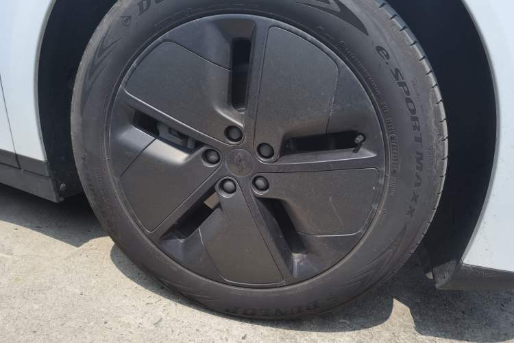 Used Li Auto i6 2025 Model Two-Wheel-Drive Standard Type Right Front Wheel Hub