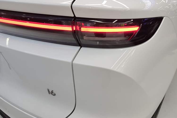 Used Li Auto i6 2025 Model Two-Wheel-Drive Standard Type Right Rear Taillight