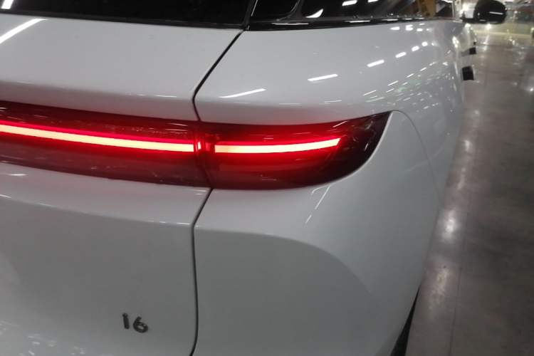 Used Li Auto i6 2025 Model Four-Wheel-Drive Standard Type Right Rear Taillight