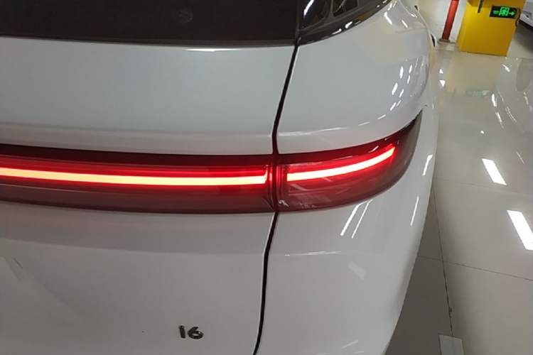 Used Li Auto i6 2025 Model Two-Wheel-Drive Standard Type Right Rear Taillight