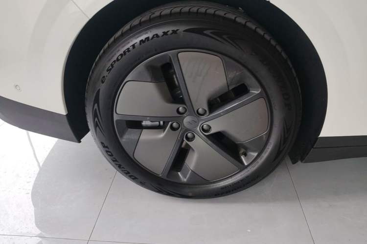 Used Li Auto i6 2025 Model Two-Wheel-Drive Standard Type Right Rear Wheel Hub