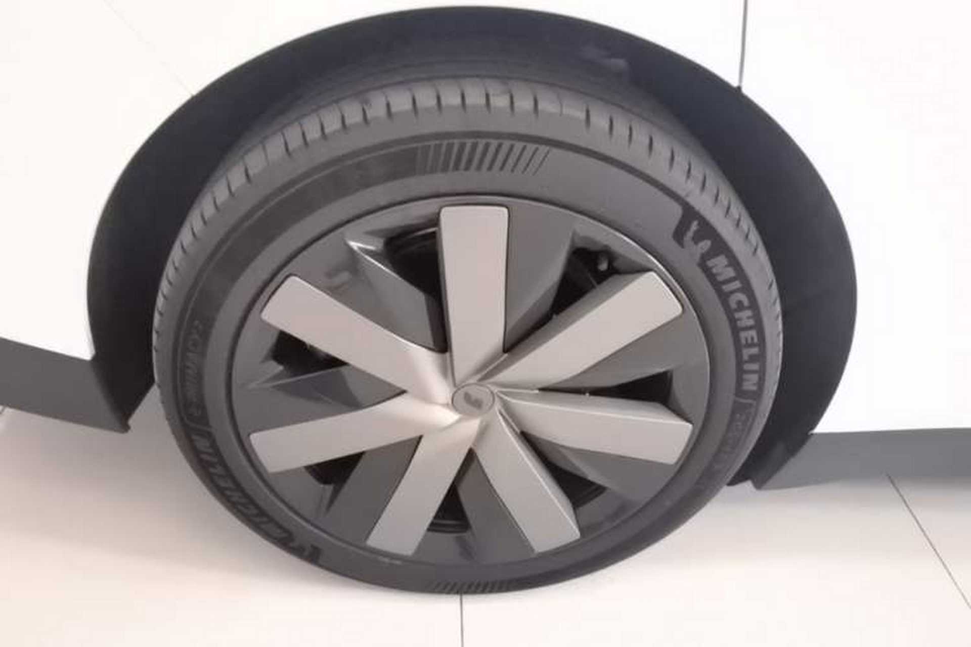 Used Li Auto i6 2025 Model Four-Wheel-Drive Standard Type Right Rear Wheel Hub