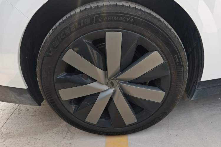 Used Li Auto i6 2025 Model Four-Wheel-Drive Standard Type Right Rear Wheel Hub