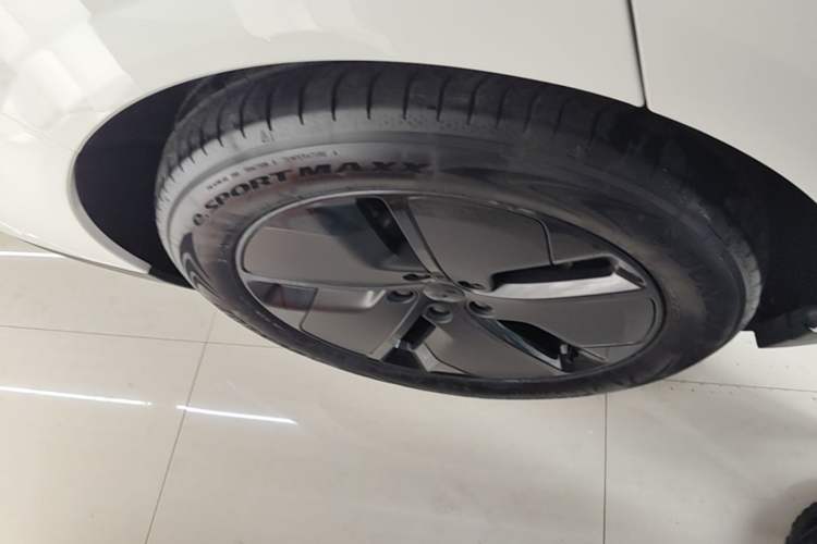 Used Li Auto i6 2025 Model Two-Wheel-Drive Standard Type Right Rear Wheel Hub