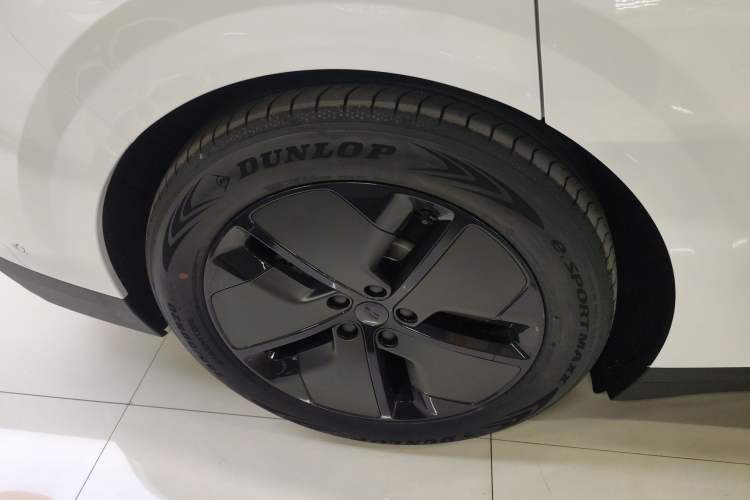 Used Li Auto i6 2025 Model Two-Wheel-Drive Standard Type Right Rear Wheel Hub