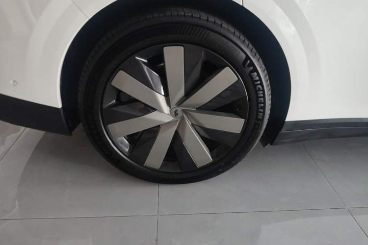 Used Li Auto i6 2025 Model Two-Wheel-Drive Standard Type Right Rear Wheel Hub