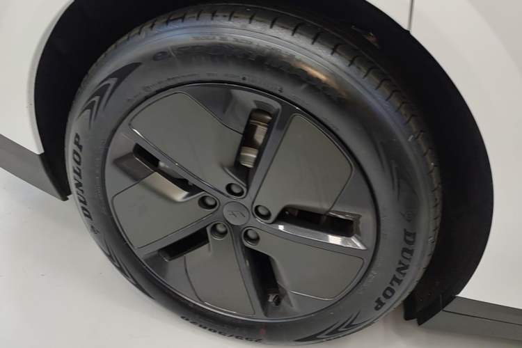 Used Li Auto i6 2025 Model Two-Wheel-Drive Standard Type Right Rear Wheel Hub