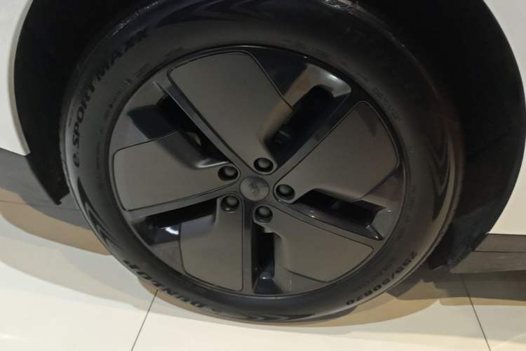 Used Li Auto i6 2025 Model Two-Wheel-Drive Standard Type Right Rear Wheel Hub