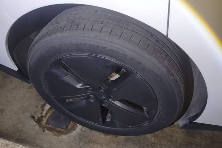 Used Li Auto i6 2025 Model Two-Wheel-Drive Standard Type Right Rear Wheel Hub