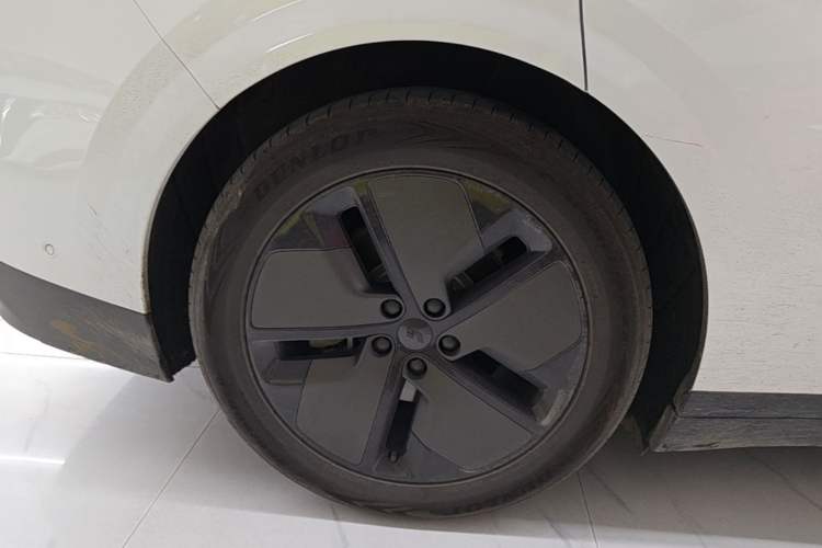 Used Li Auto i6 2025 Model Two-Wheel-Drive Standard Type Right Rear Wheel Hub