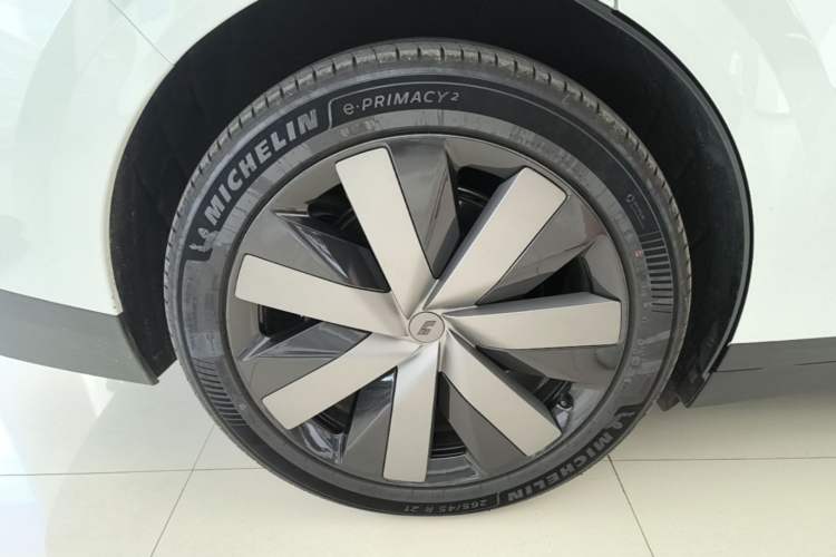 Used Li Auto i6 2025 Model Four-Wheel-Drive Standard Type Right Rear Wheel Hub