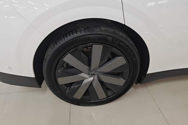 Used Li Auto i6 2025 Model Four-Wheel-Drive Standard Type Right Rear Wheel Hub