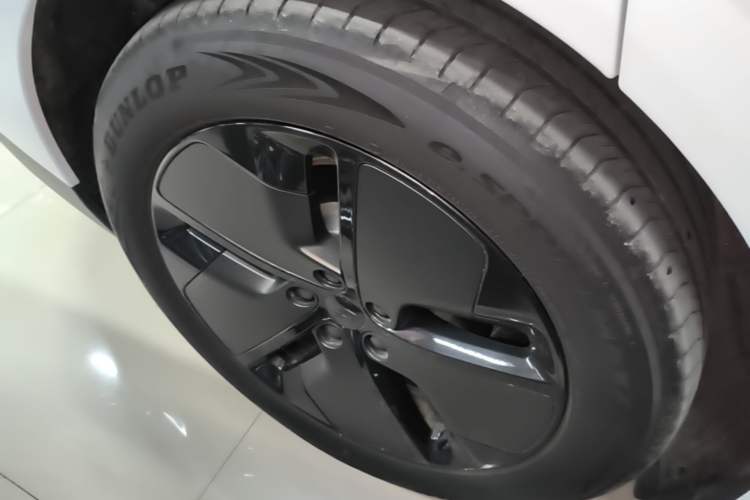 Used Li Auto i6 2025 Model Two-Wheel-Drive Standard Type Right Rear Wheel Hub