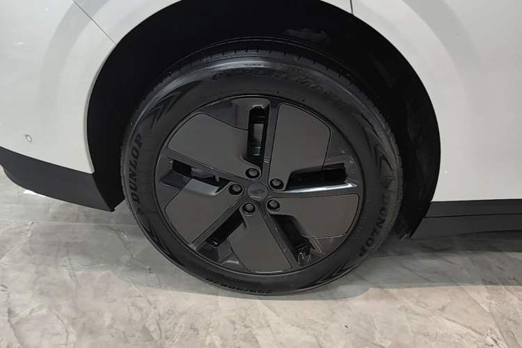 Used Li Auto i6 2025 Model Two-Wheel-Drive Standard Type Right Rear Wheel Hub