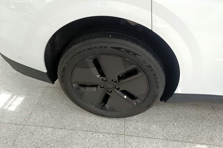 Used Li Auto i6 2025 Model Two-Wheel-Drive Standard Type Right Rear Wheel Hub