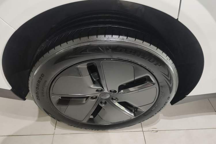 Used Li Auto i6 2025 Model Two-Wheel-Drive Standard Type Right Rear Wheel Hub