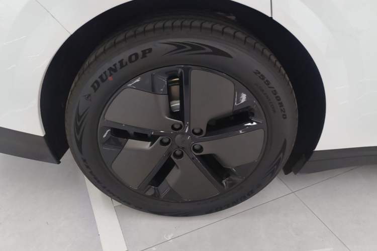 Used Li Auto i6 2025 Model Two-Wheel-Drive Standard Type Right Rear Wheel Hub
