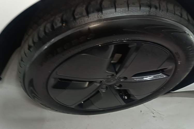 Used Li Auto i6 2025 Model Two-Wheel-Drive Standard Type Right Rear Wheel Hub