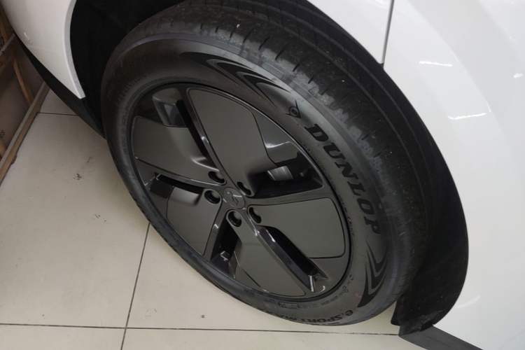 Used Li Auto i6 2025 Model Two-Wheel-Drive Standard Type Right Rear Wheel Hub