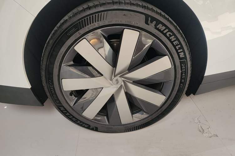 Used Li Auto i6 2025 Model Four-Wheel-Drive Standard Type Right Rear Wheel Hub