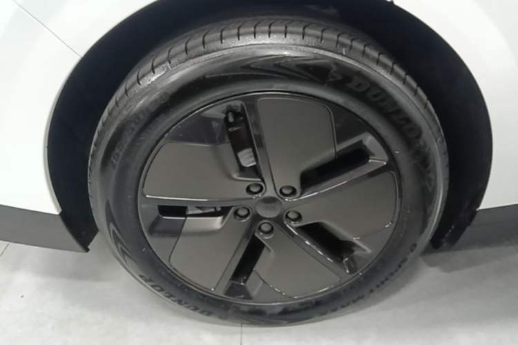 Used Li Auto i6 2025 Model Two-Wheel-Drive Standard Type Right Rear Wheel Hub