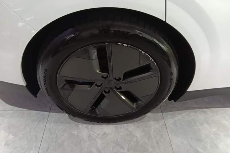 Used Li Auto i6 2025 Model Two-Wheel-Drive Standard Type Right Rear Wheel Hub