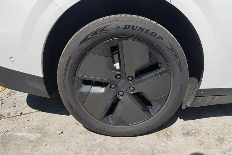 Used Li Auto i6 2025 Model Two-Wheel-Drive Standard Type Right Rear Wheel Hub