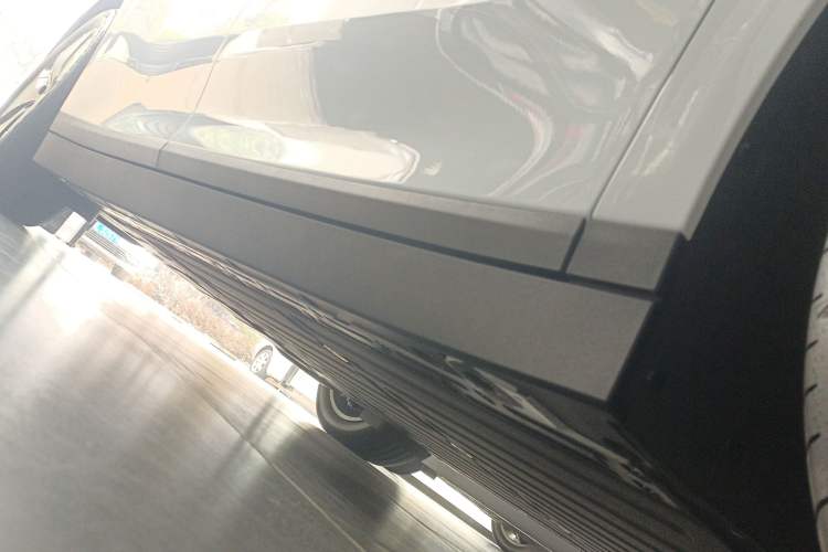 Used Li Auto i6 2025 Model Two-Wheel-Drive Standard Type Right Side Sill