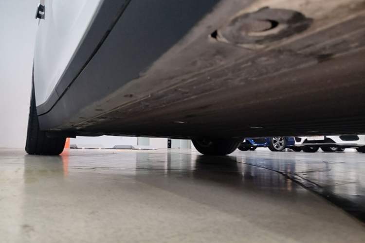Used Li Auto i6 2025 Model Four-Wheel-Drive Standard Type Right Side Sill