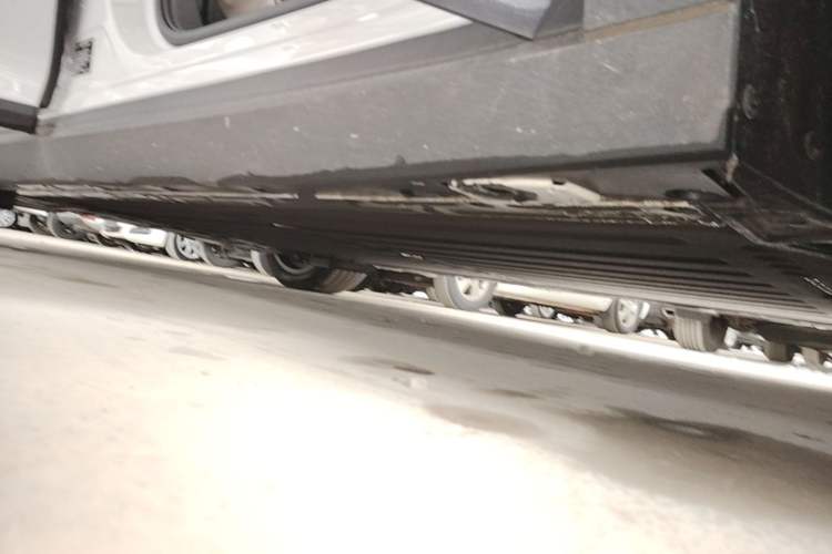 Used Li Auto i6 2025 Model Four-Wheel-Drive Standard Type Right Side Sill