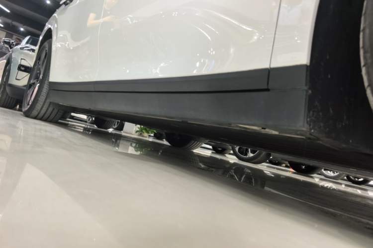 Used Li Auto i6 2025 Model Two-Wheel-Drive Standard Type Right Side Sill
