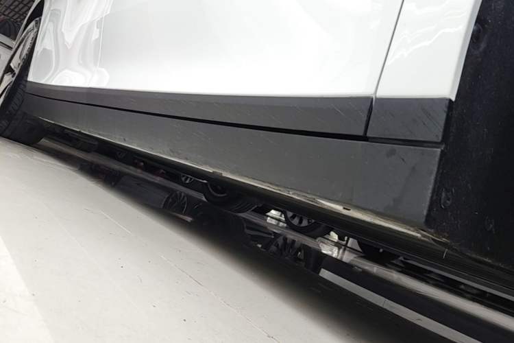 Used Li Auto i6 2025 Model Two-Wheel-Drive Standard Type Right Side Sill