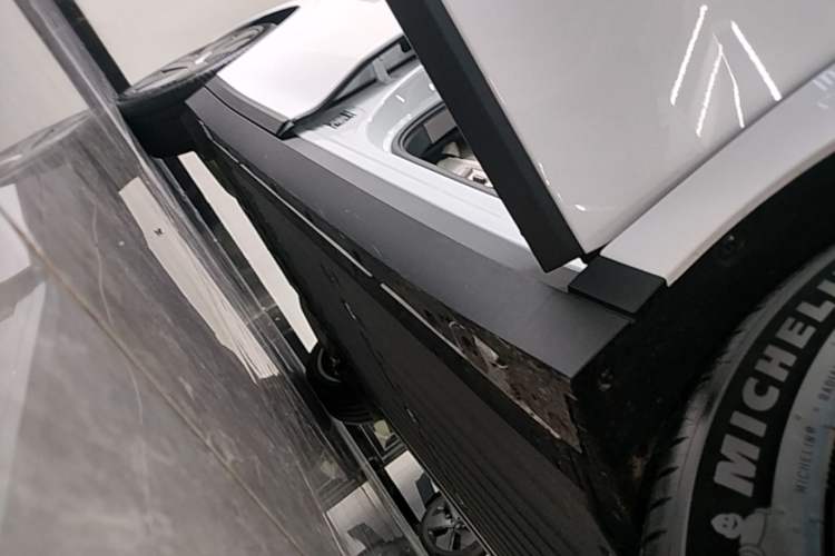 Used Li Auto i6 2025 Model Four-Wheel-Drive Standard Type Right Side Sill