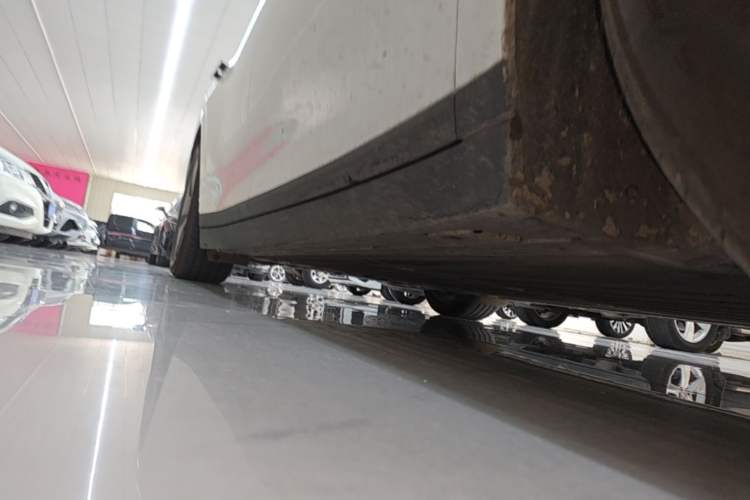 Used Li Auto i6 2025 Model Two-Wheel-Drive Standard Type Right Side Sill