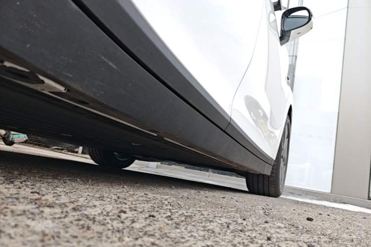 Used Li Auto i6 2025 Model Two-Wheel-Drive Standard Type Right Side Sill