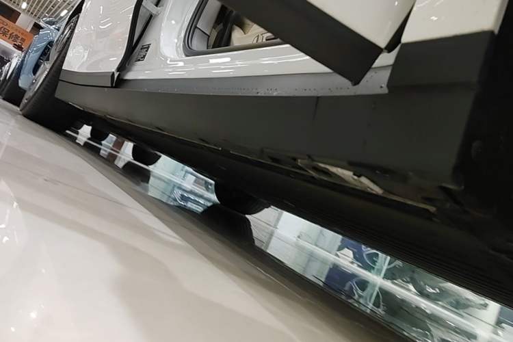 Used Li Auto i6 2025 Model Four-Wheel-Drive Standard Type Right Side Sill