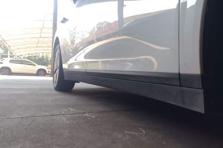 Used Li Auto i6 2025 Model Two-Wheel-Drive Standard Type Right Side Sill