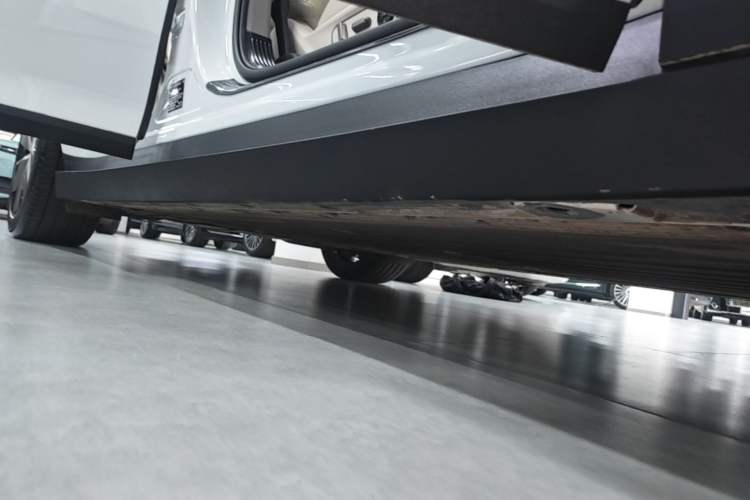 Used Li Auto i6 2025 Model Four-Wheel-Drive Standard Type Right Side Sill